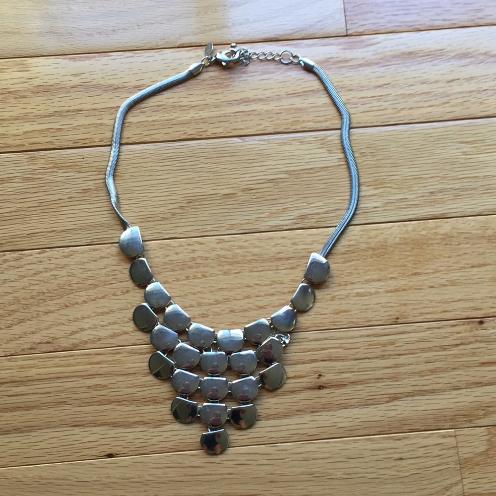 Express statement necklace